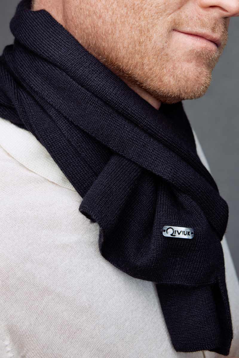 Gigi scarf for man in balck made by qiviuk boutique