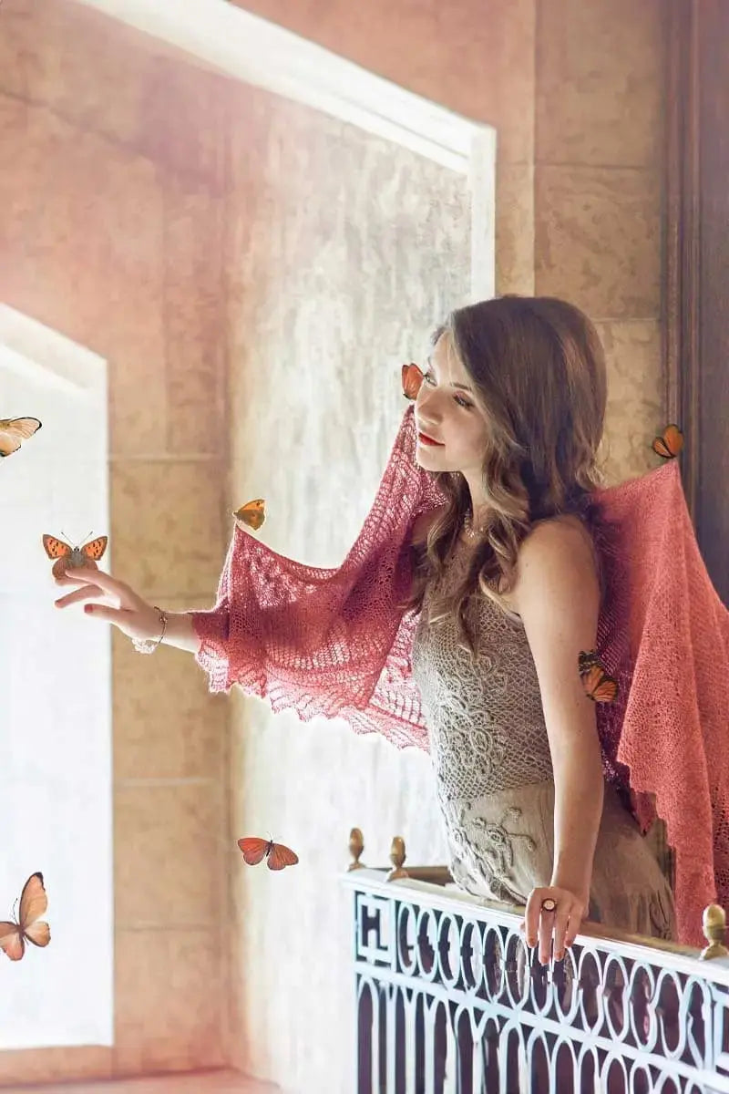 Woman Shawl Qiviuk & Silk Orenburg shawl in Pink by Qiviuk Boutique